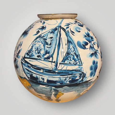 groot huisje | Delft blauw met een zeilboot Bavaria |