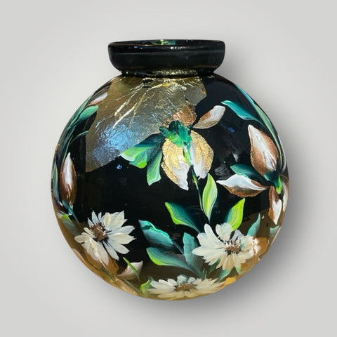 klein huisje | Zwart met witte bloemen |
