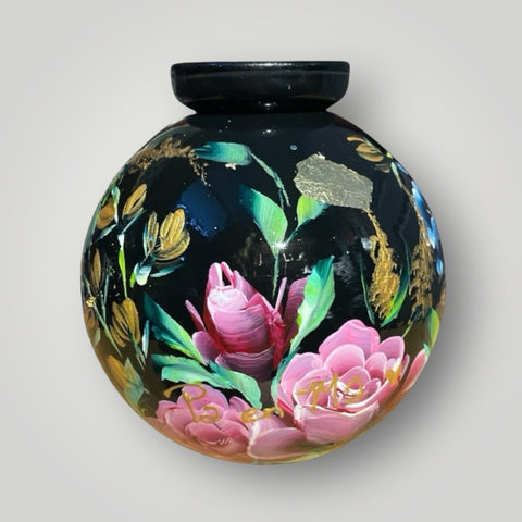 klein huisje | Zwart met rozen en bloemen |