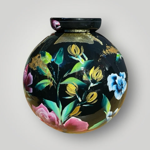 klein huisje | Zwart met rozen en bloemen |