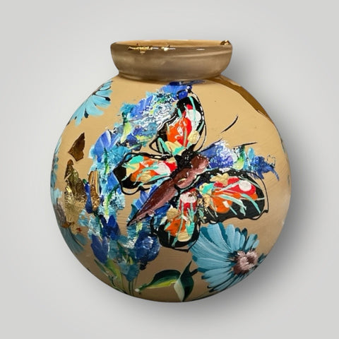 klein huisje | Licht kasmir bloemen en vlinder |
