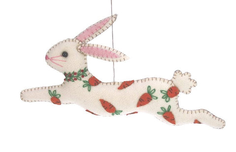 Wit haasje met worteltjes