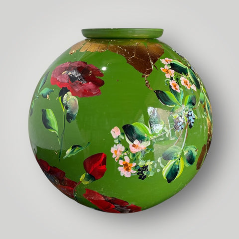 groot huisje |  Groen bloemen klaprozen roodborst |