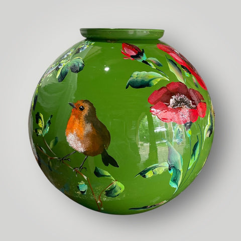 groot huisje |  Groen bloemen klaprozen roodborst |