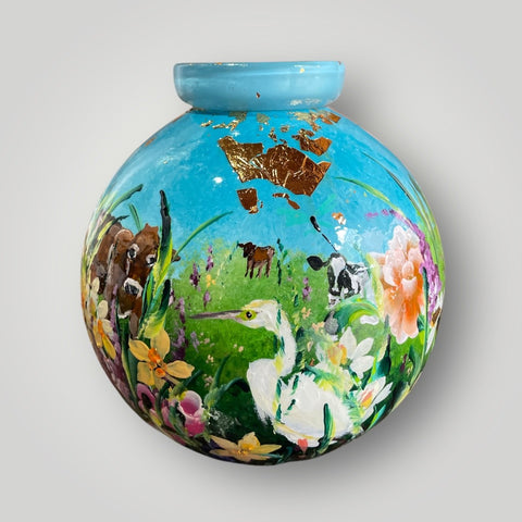 klein huisje | Weiland met bloemen en koe |